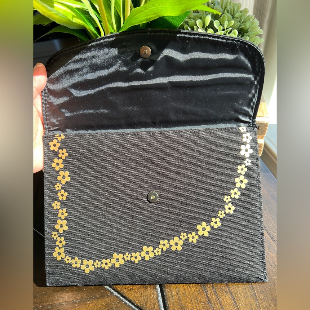 Daisy by Marc Jacobs Black/Gold Pouch - Picture 5 of 9
